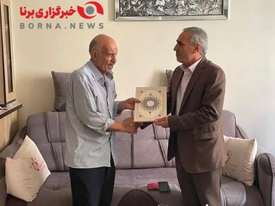  تجلیل از غلامرضا امان‌الله، پیشکسوت عکاسی رباط‌کریم، به مناسبت روز عکاس