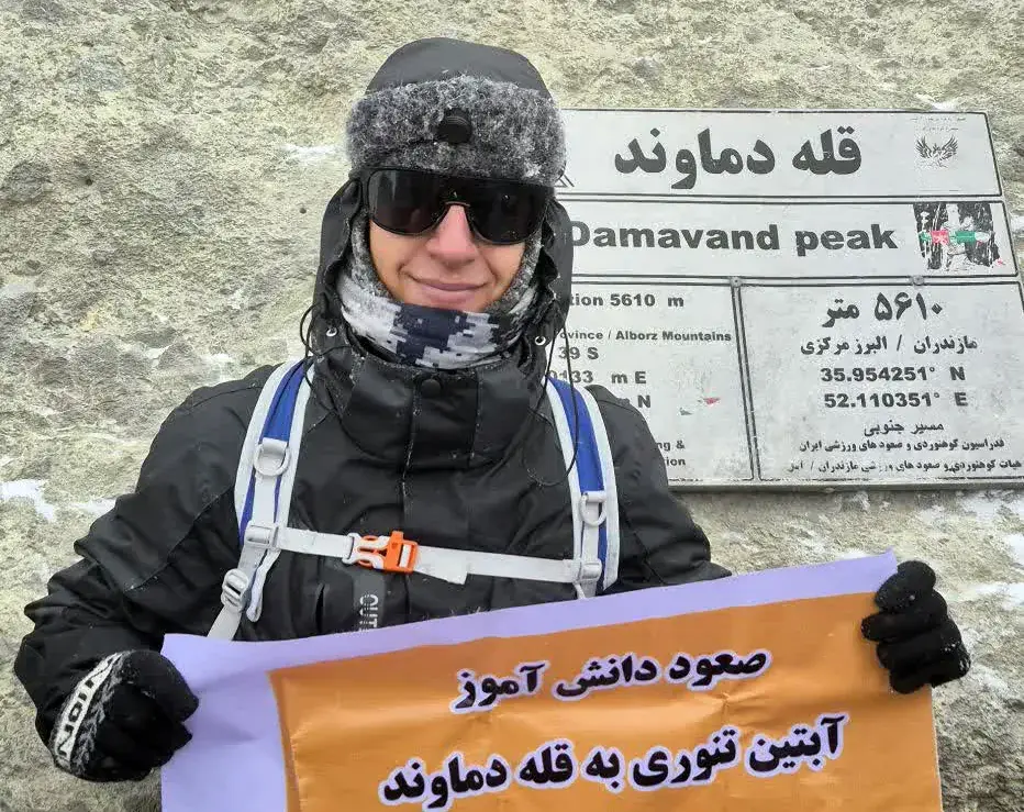 آبتین تنوری، دانشآموز شیرازی، بر فراز دماوند ایستاد