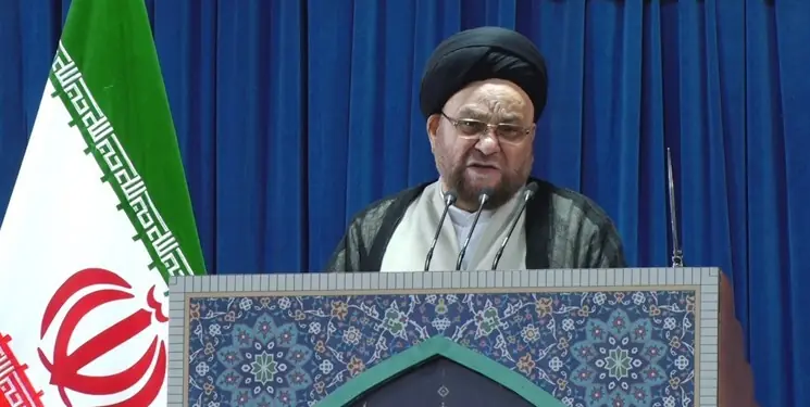امام جمعه اصفهان: حضور مردم در خیابان تا زمانی که رهبری لازم بدانند باید ادامه داشته باشد