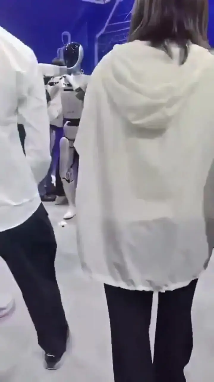 لحظه تشنج یک ربات انساننما