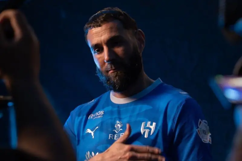 واکنش بنزما به انتقادات: در الهلال میمانم