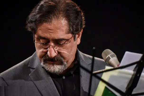  حسام‌الدین سراج: قطعه بهار دل شکسته را برای رهبر شهید خواندم+ فیلم