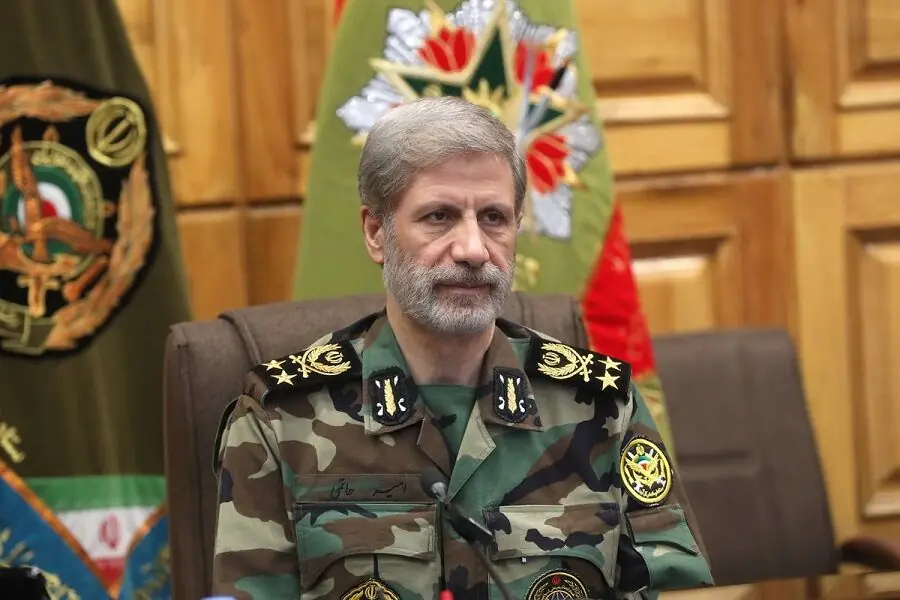 سرلشکر حاتمی: توان دفاعی ایران معادلات دشمنان را تغییر داد/ ملت ایران تسلیم نمیشود