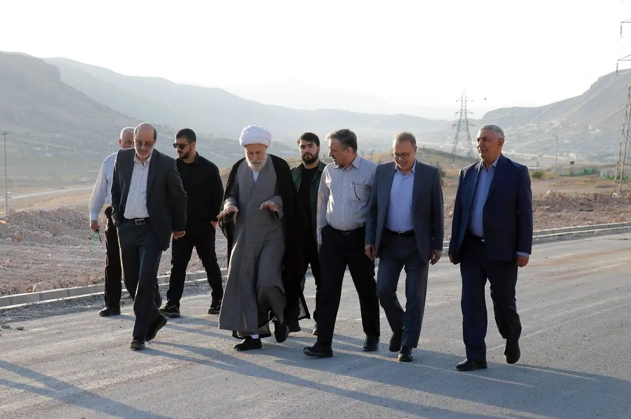 آیتالله دژکام: شهر بینالمللی سلامت شیراز به پیشران اقتصادی استان تبدیل شود