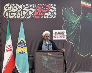 امام جمعه بندرعباس: همه باید برای کمک به دولت دست به دست هم دهیم