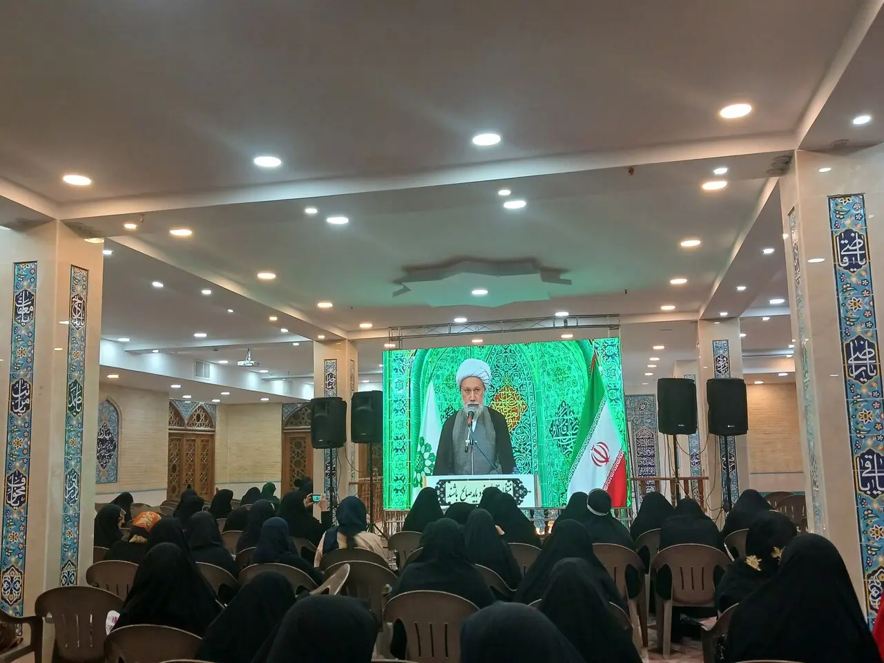 نماینده ولی فقیه در فارس: مسجد آباد در امور جامعه نقشآفرین است