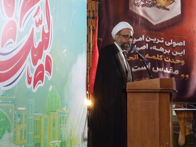 دشمن با مطالعه دقیق جریانات فکری ایران، به دنبال شکافافکنی است