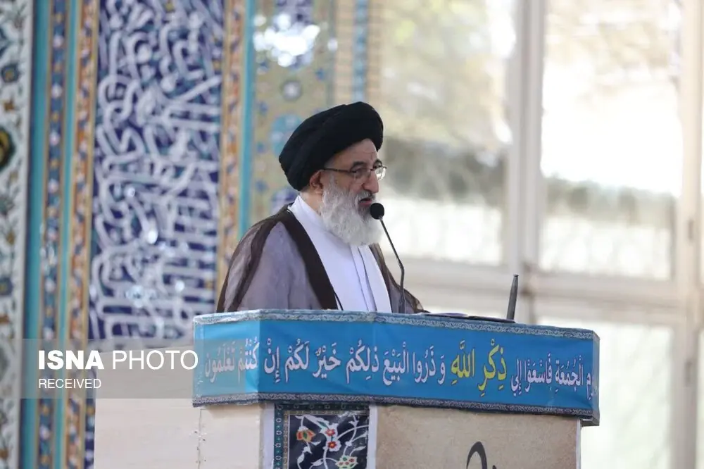 امامجمعه کرج: نباید به دشمن پیام ضعف داد