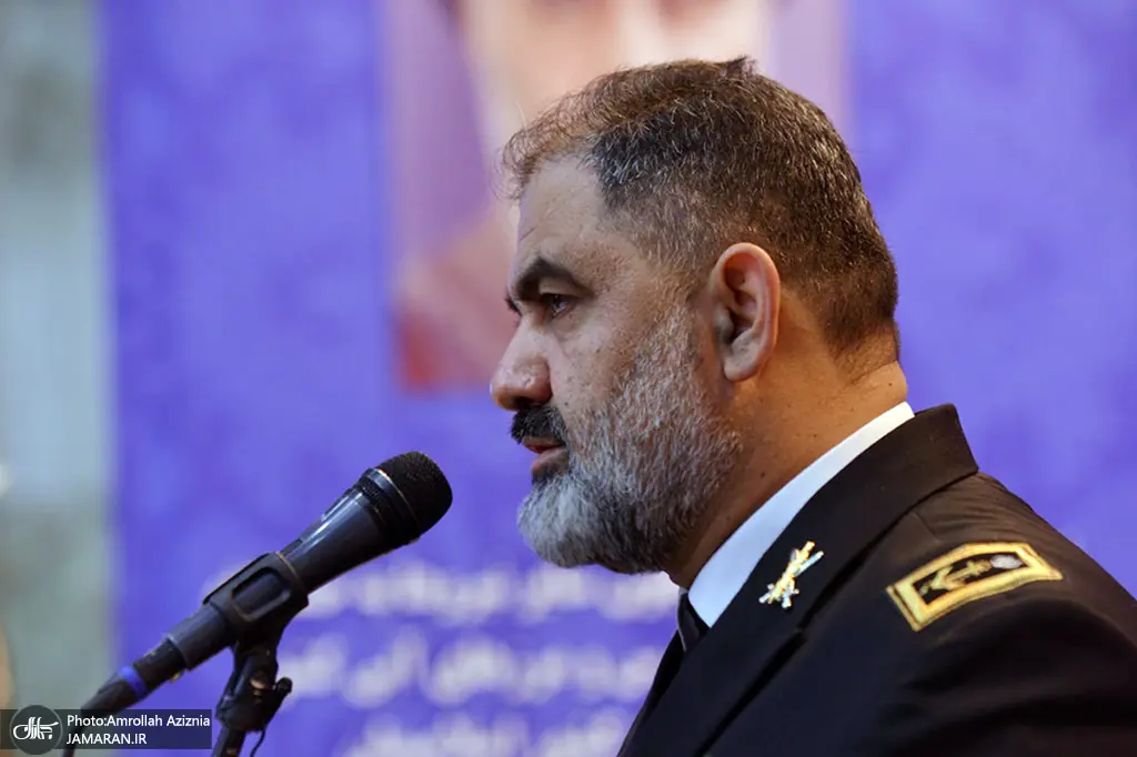 دریادار ایرانی : برخی ادعا کردهاند نیروی دریایی ایران از بین رفته است؛ اما سؤال اینجاست که اگر چنین ادعایی درست است، چرا دشمن جرأت نمیکند حتی یک میلیمتر وارد «تنگه احد ولایت» شود؟/ اجازه ندهیم دشمن به وحدت و همبستگی مردم آسیب بزند