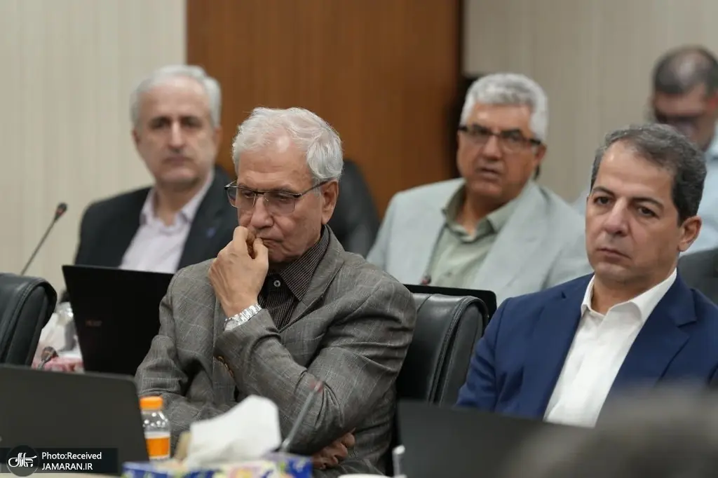 ربیعی، دستیار پزشکیان: مسئله بنزین تنها یک موضوع اقتصادی یا فنی نیست/ هر تصمیمی در این حوزه، اگر بدون شناخت ابعاد اجتماعی آن گرفته شود، ممکن است با پیامدهایی روبهرو شود که پیشبینی و مدیریت آنها دشوار باشد