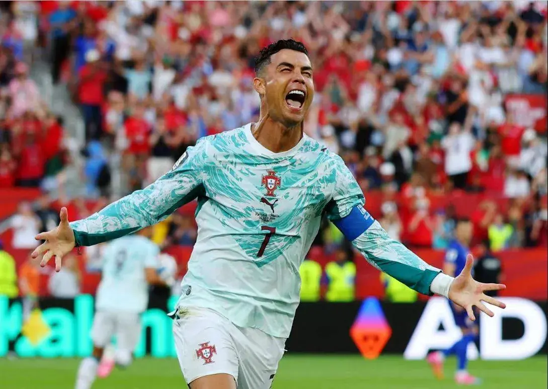 «رونالدو همچنان پادشاه نقلوانتقالات بالای ۳۰ سال؛ رکورد ۱۱۷ میلیون یورویی پابرجاست»