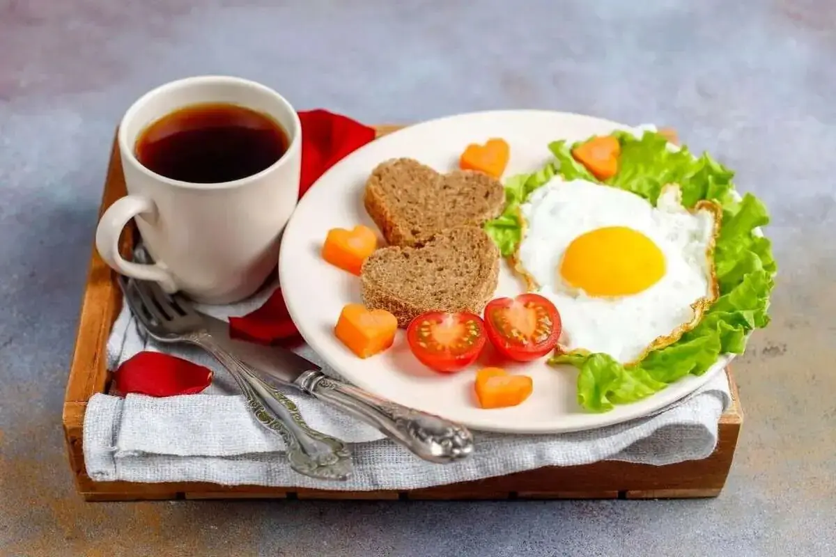 مطالعه جدید: ساعت صرف صبحانه و شام میتواند بر طول عمر تأثیر بگذارد