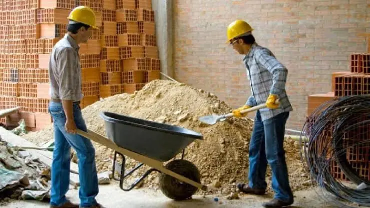  گام جدید دولت برای کارگران ساختمانی/ پوشش مشاغل سخت با پرداخت ۴ درصد حق بیمه