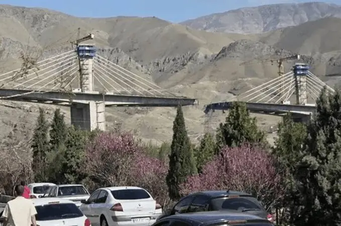 سرنوشت پل B۱ کرج به دست ۱۵ متخصص افتاد