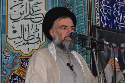 امام جمعه گیلانغرب:عقبنشینی مقابل آمریکا عزت ایران را خدشهدار میکند