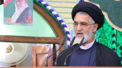 امامجمعه موقت یزد: سازش با استکبار راهبرد دشمن برای نفوذ است