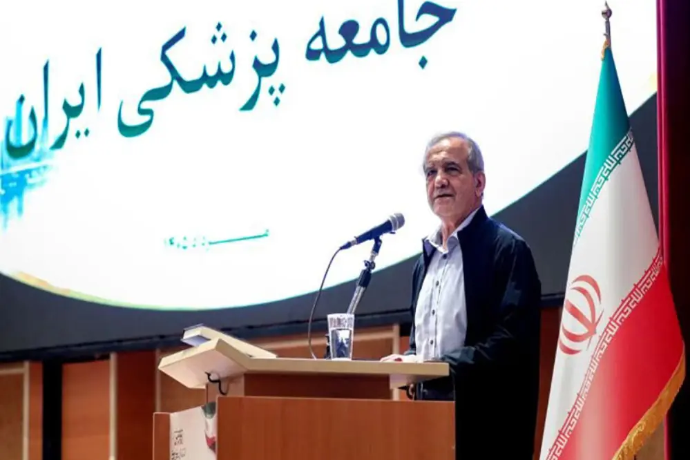 تجلیل پزشکیان از 12 چهره نامآور پزشکی ایران در آستانه روز پزشک