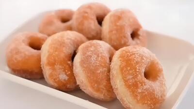 طرز تهیه پیراشکی شکری بدون فر؛ شیرینی نرم و پفکی خانگی