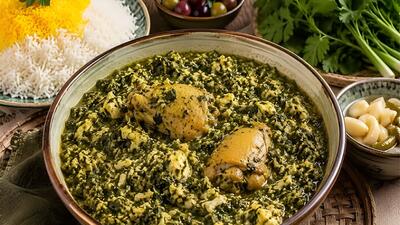  طرز تهیه ترشی تره گیلانی با مرغ؛ غذای خوش‌ عطر و ترش شمالی با فوت‌ و فن‌ های اصیل
