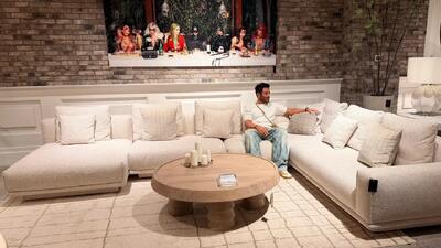 تصاویر جدید محمدرضا گلزار در امارات و خودروی پر از ساک های لوکس