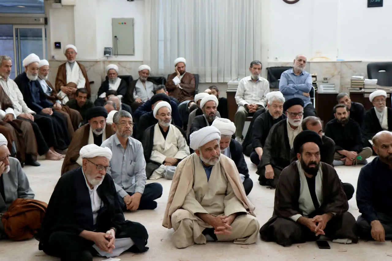  تصاویری از مراسم سوگواری روز شهادت امام حسن عسکری (ع) در دفتر حضرت آیت الله نوری همدانی