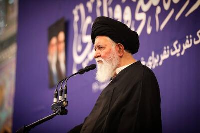 خطیب نماز جمعه مشهد: آمریکا به دنبال تمامیتخواهی و سلطه بر ایران است