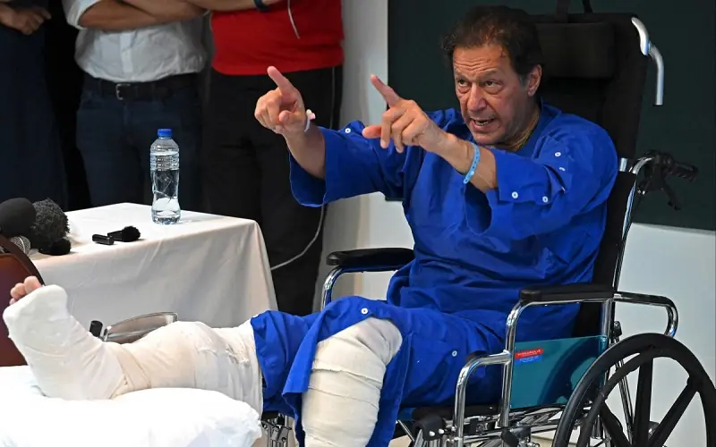  وزیر پاکستانی: عمران خان در سلامت کامل است و به زندان بازگردانده شد