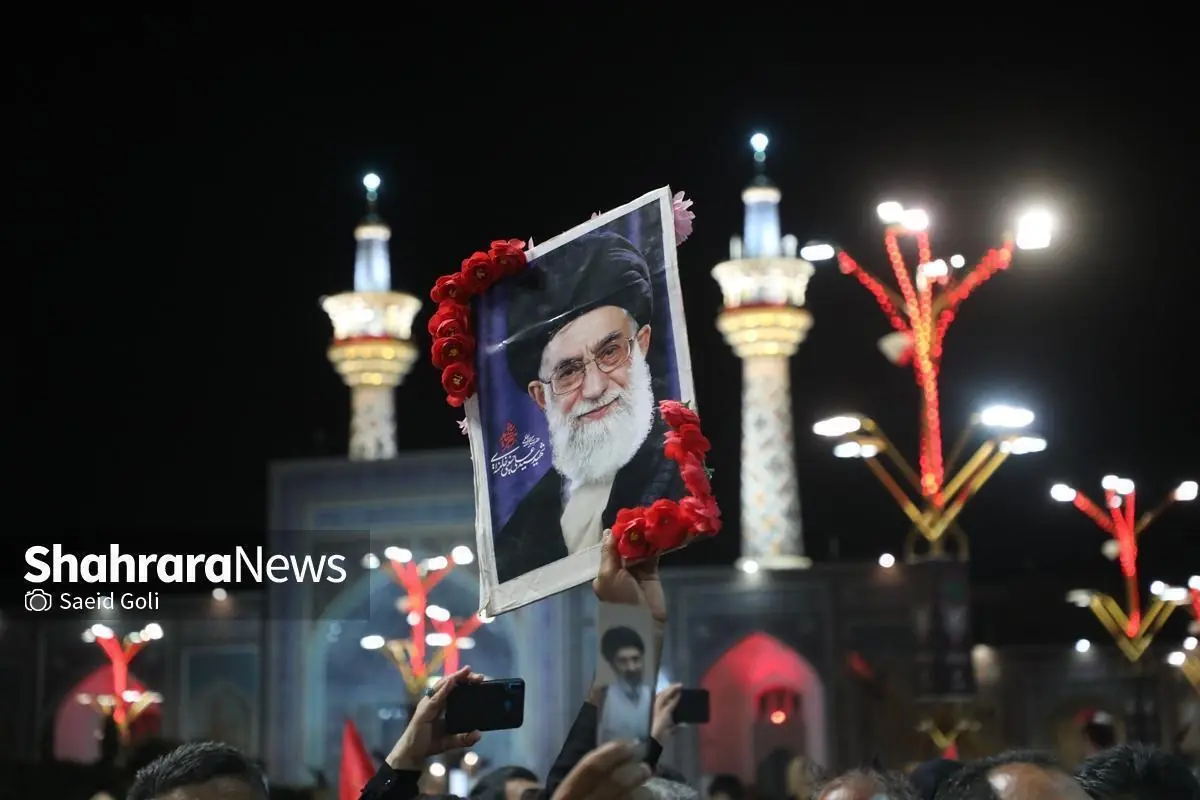 ویدئو | آیین بزرگداشت چهلم رهبر شهید انقلاب اسلامی در حرم مطهر رضوی | روایتی از فراق شهید خامنهای از زبان عاشقان ایشان