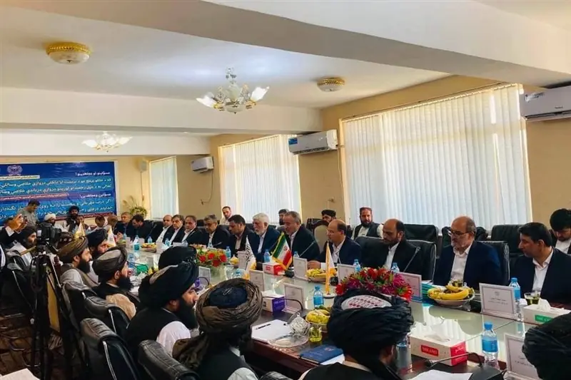 گفتگوی افغانستان و ایران برای تسهیل تجارت در گذرگاه مرزی «فراه» - تسنیم