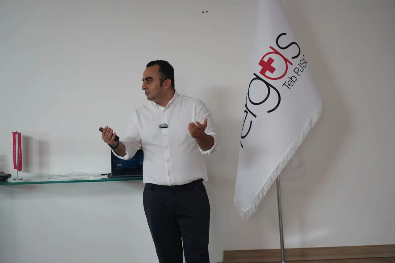  مدیرعامل قطبینو در سمینار برندسازی شخصی لینکدین: برند شخصی از «تصویرسازی» عبور می‌کند و به ارزش‌های درونی می‌رسد