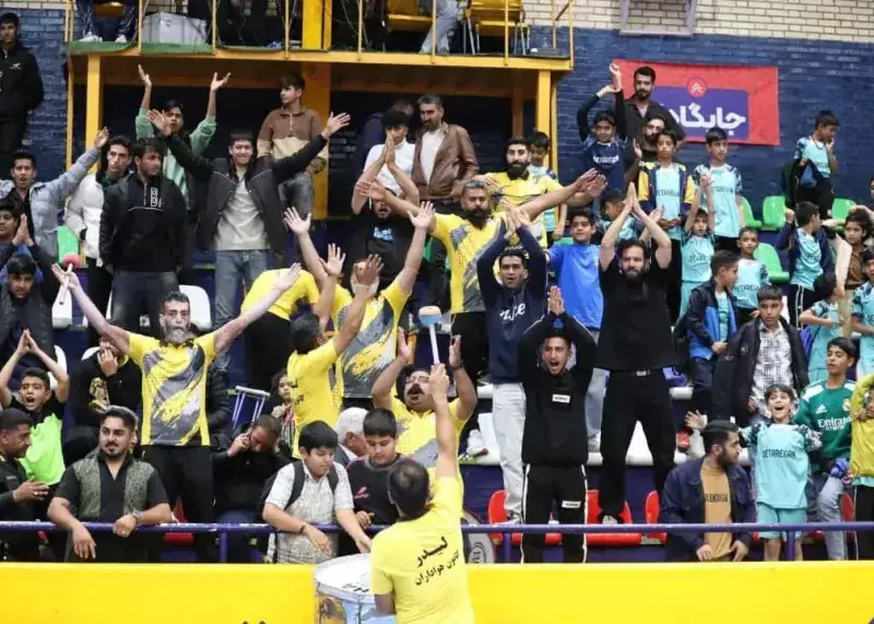 یاد کودکان میناب روی سکوهای سیرجان (عکس)