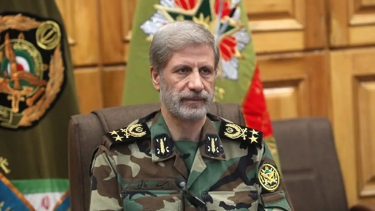 سرلشکر حاتمی: توان دفاعی ایران معادلات دشمنان را تغییر داد/ ملت ایران تسلیم نمیشود