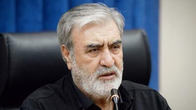  عزیزی: آمریکا با عذرخواهی از مردم ایران، منطقه را ترک خواهند کرد