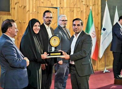  نشان «سفیر مسئولیت اجتماعی» بر سینه مدیرعامل پتروشیمی ایلام