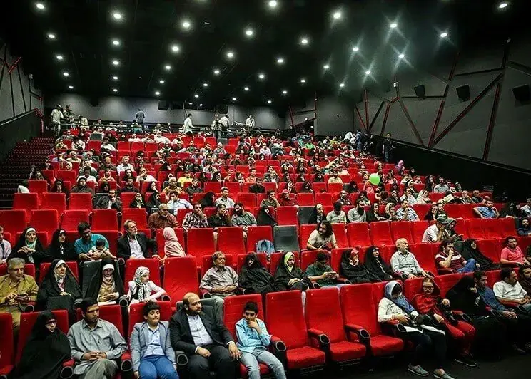 رشد30 درصدی مخاطبان و فروش 43 میلیاردی سینما در آخرین هفته مردادماه