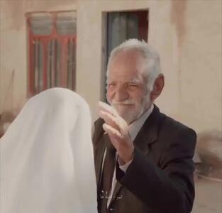 جشن سالگرد ازدواج بامزه یک زوج مسن ایرانی در خانه
