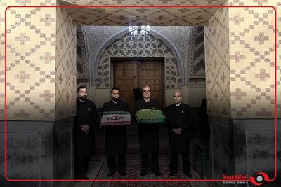 اهدای پرچم مقدس جمهوری اسلامی ایران و پرچم بارگاه مطهر امام رضا (ع) به زهرا کیانی و فاضل اتراچالی عضو تیم ملی کبدی ایران پرچمداران ایران در بازیهای آسیایی ناگویا
