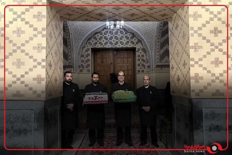  اهدای پرچم مقدس جمهوری اسلامی ایران و پرچم بارگاه مطهر امام رضا (ع) به زهرا کیانی و فاضل اتراچالی عضو تیم ملی کبدی ایران پرچم‌داران ایران در بازی‌های آسیایی ناگویا