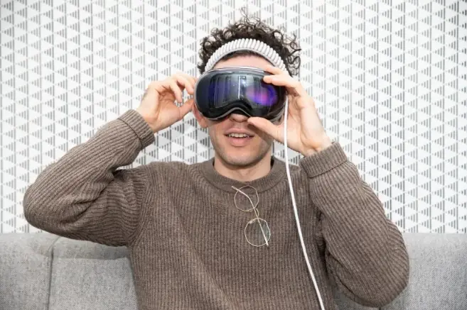اخراج ۲۰۰ کارمند اپل در تیم های Vision Pro و Siri
