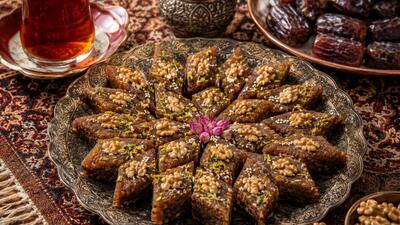  طرز تهیه خرما بریز کرمان؛ حلوای سنتی و خوش عطر کرمانی برای یک عصرانه متفاوت