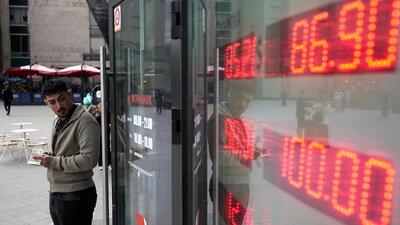 وحشت از پهپادها در مسکو؛ روسها در حال خارج کردن میلیاردها دلار از سیستم بانکی این کشور/ مردم ترجیح میدهند پول نقد خود را زیر بالشت نگه دارند