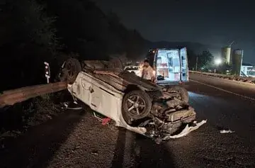 برخورد کامیون با ۲ خودرو در جاده قدیم امامزاده هاشم؛ ۴ نفر جان باختند