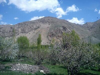 روستای شادمهن، میان کوهستان و چشمهسارها