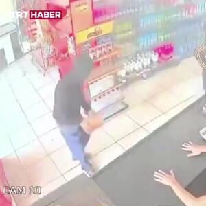 آتش‌زدن فروشگاه توسط دو فرد نقاب‌دار