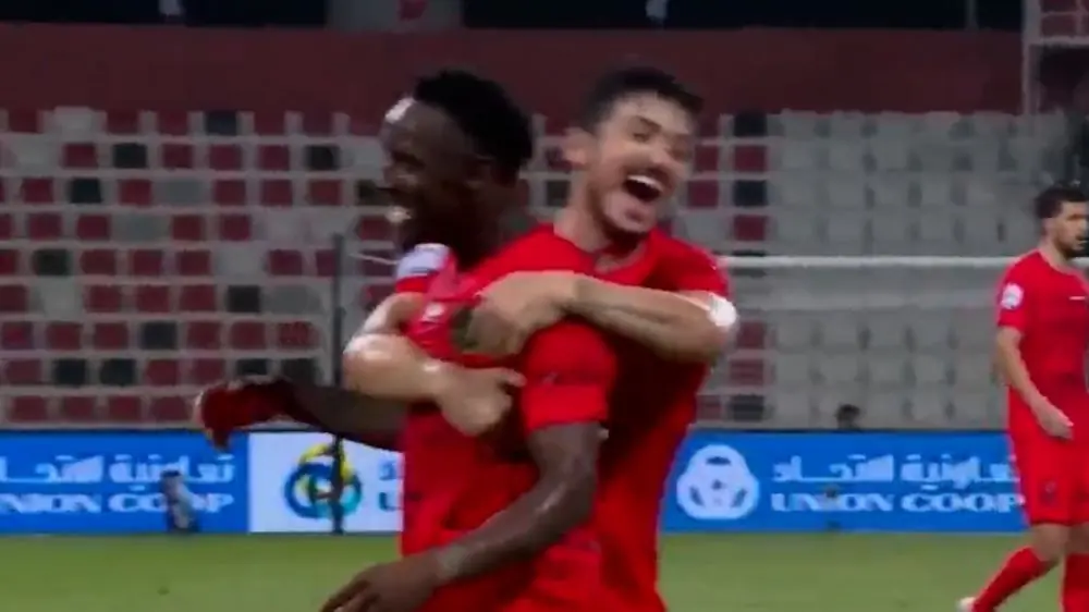  گل اول شباب الاهلی به الظفره (یوری سزار)