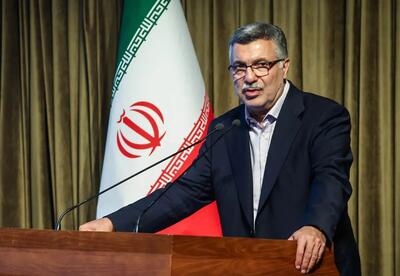  وزیر بهداشت: پزشک کامل فقط درمانگر نیست؛ باید دردهای اجتماعی مردم را هم ببیند