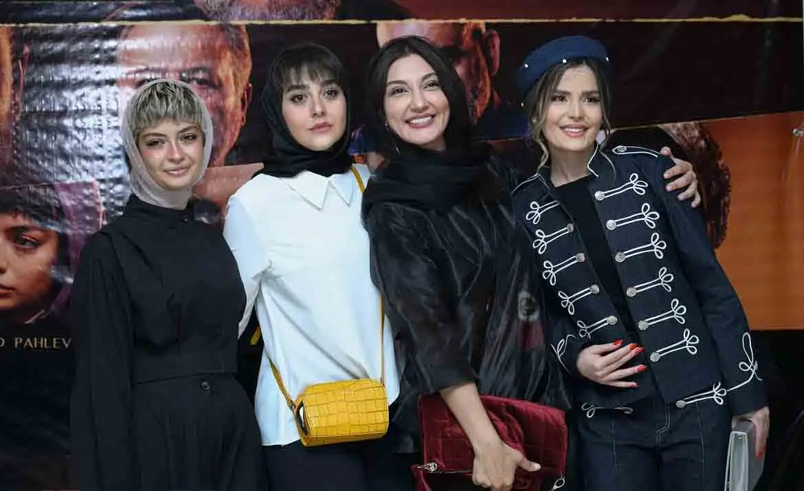تیپ و استایل بازیگران سریال «کوری» در اکران مردمی | تصاویر
