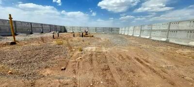 ارتقای امنیت ایستگاه انشعاب کارخانه لاستیک بارز کرمان با اجرای پروژه نصب حصار بتنی پیشساخته