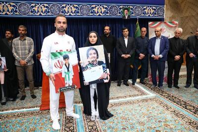  بدرقه پرچمداران کاروان «فرشته‌های میناب» در رواق الذکر حرم رضوی