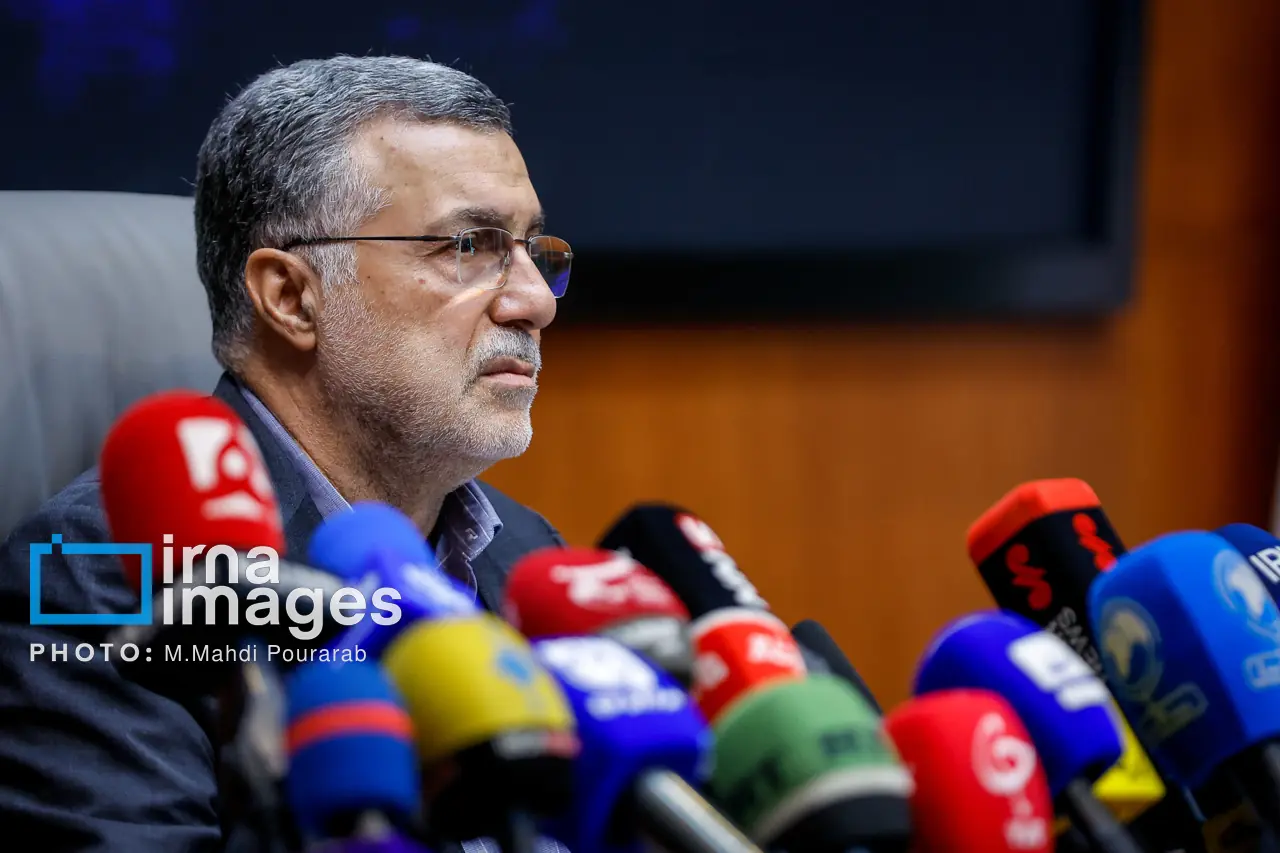  وزیر بهداشت: پزشک کامل یعنی کسی که علاوه بر مسئولیت حرفه‌ای، دغدغه مردم را داشته باشد